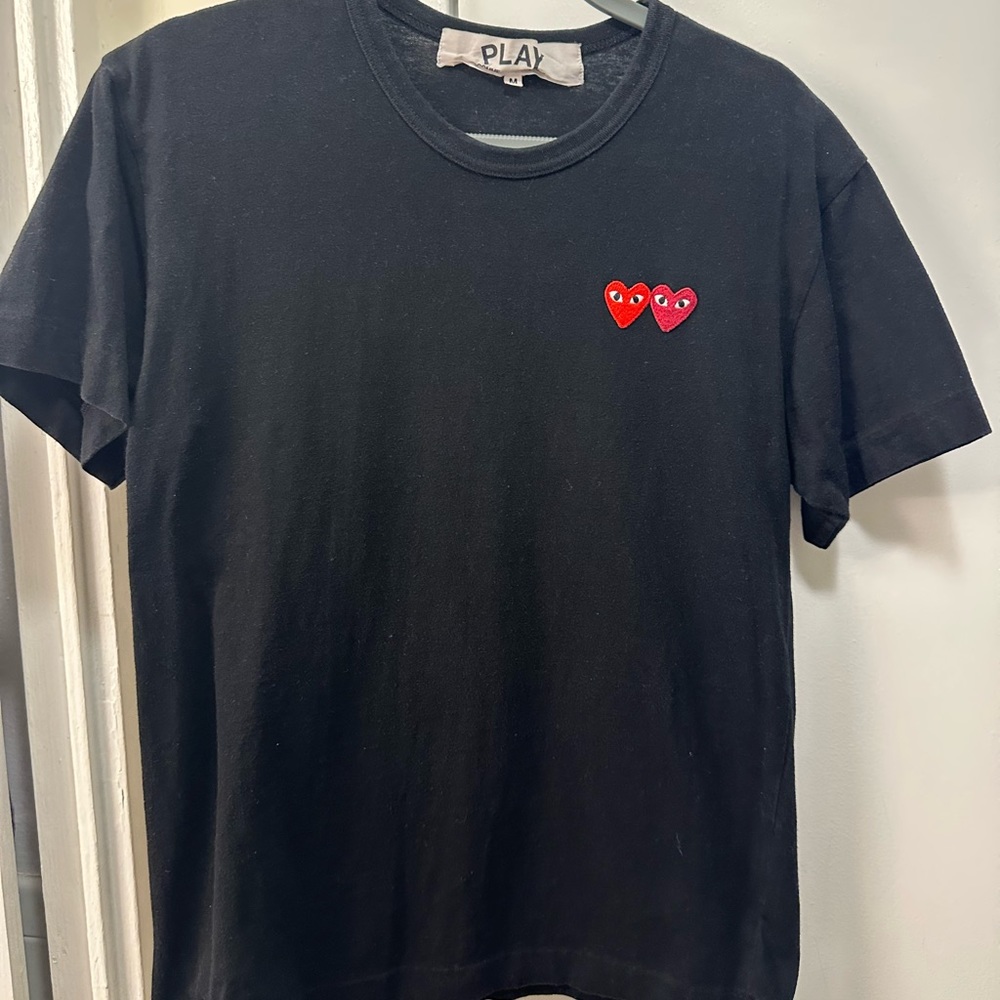 Comme de garçon play shirt ! Size Medium. 100% Authetic